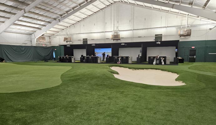 Indoor golf field with artificial turf